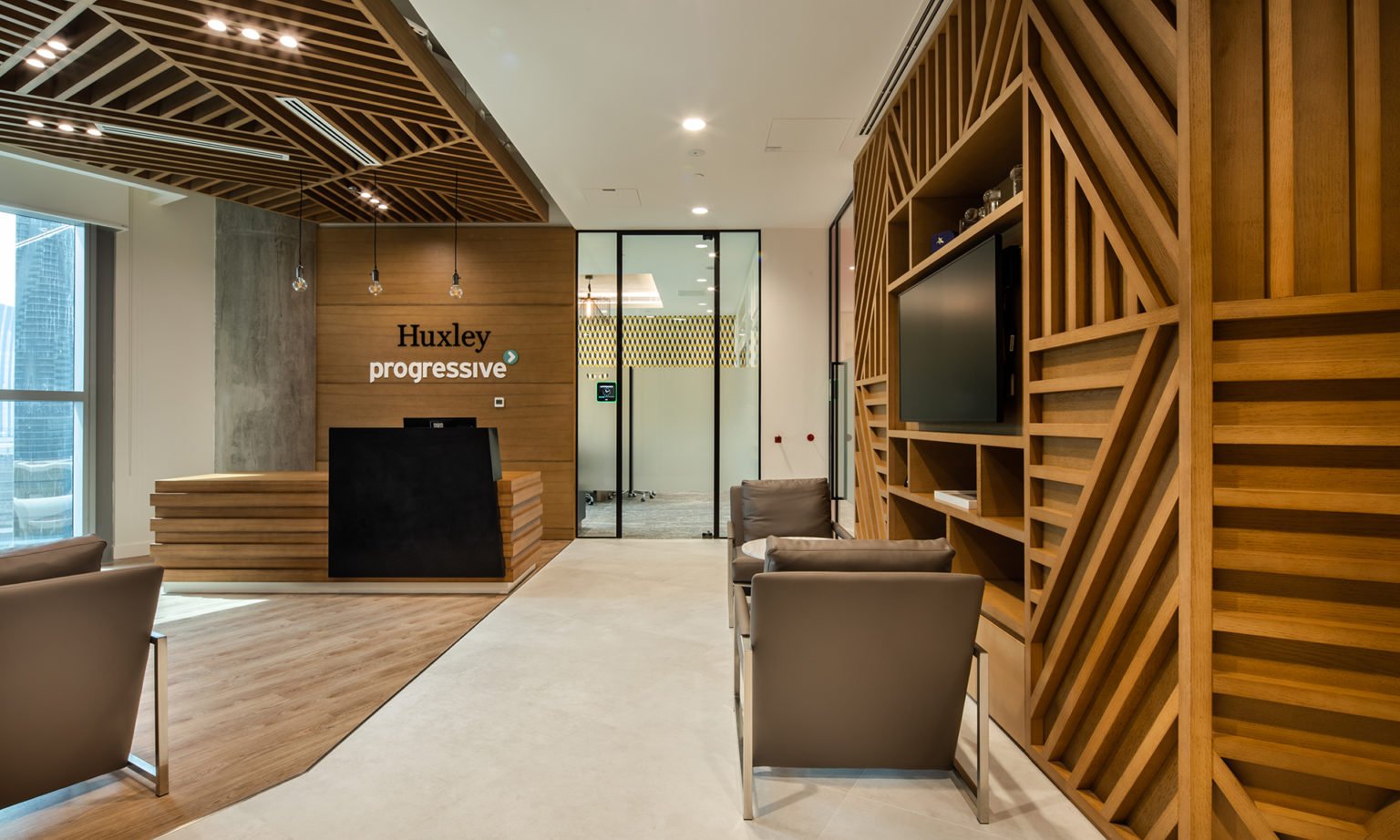 SThree/Huxley Office, Dubai - Consulting/Business Services Interior ...