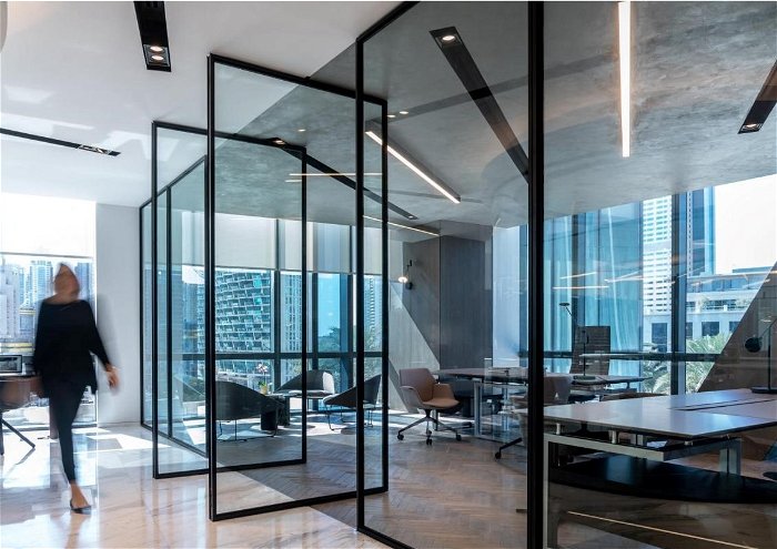 ALPHA31 Mesh Pivot Door