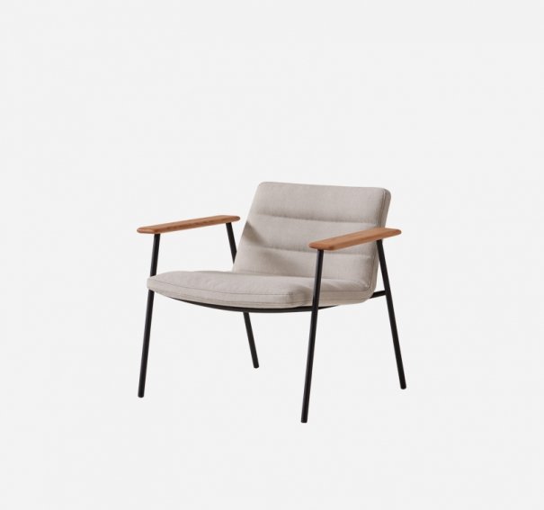 Lounge armchair with low backrest, 4 leg frame and wooden arms (soft upholstery)
