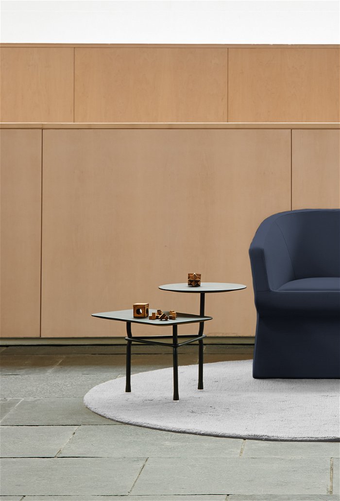 Tiers low table