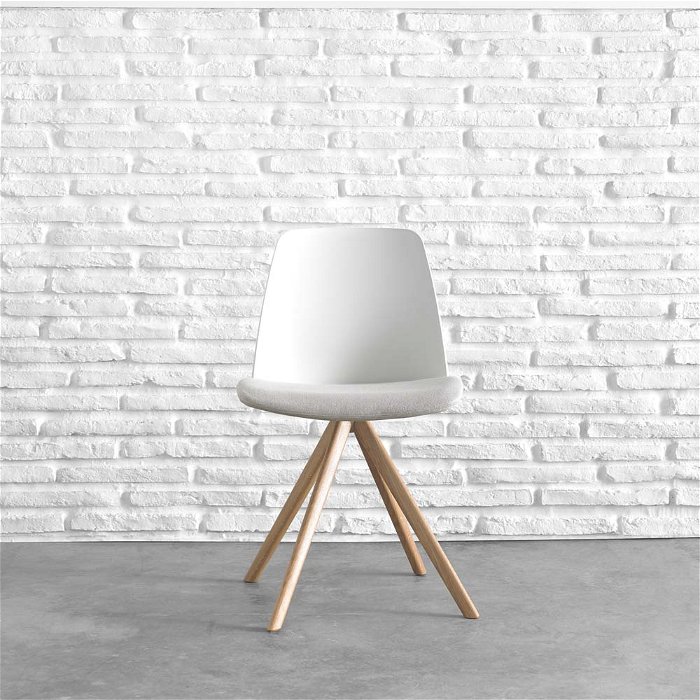 UNNIA Chair with 4 spoke wooden swivel base
